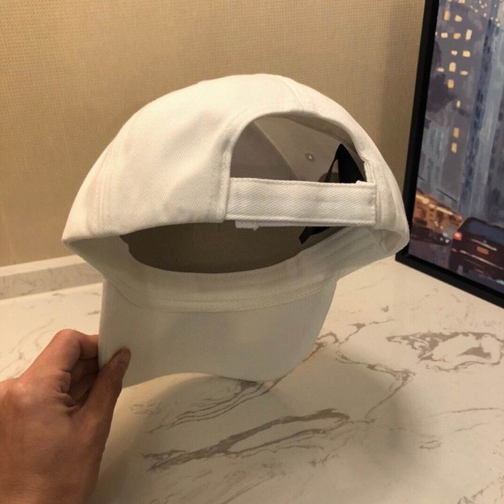 Ba*len*cia*ga hat